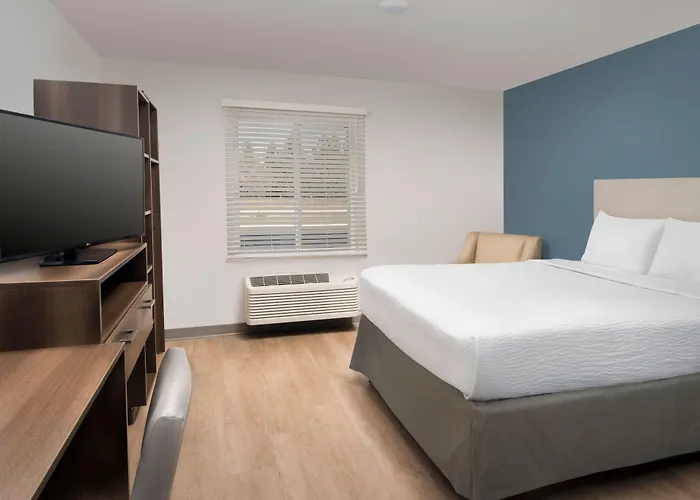 Woodspring Chicago Hotel