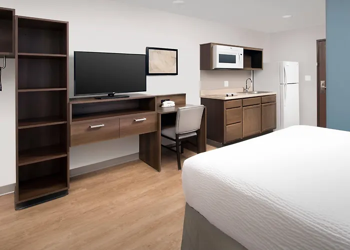 Woodspring Chicago Hotel